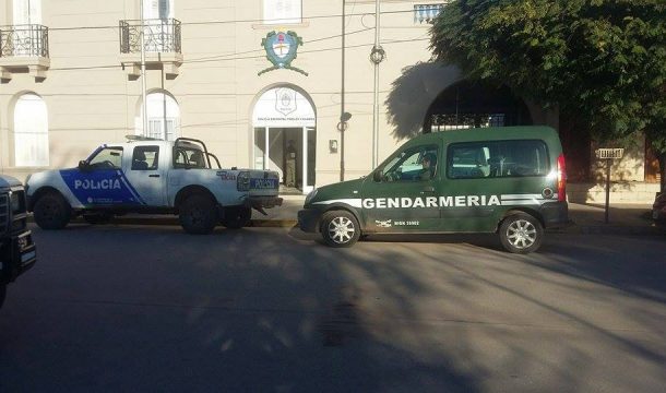 40 efectivos de Gendarmería tomas declaraciones a todos los agentes de policia de Carlos Casares