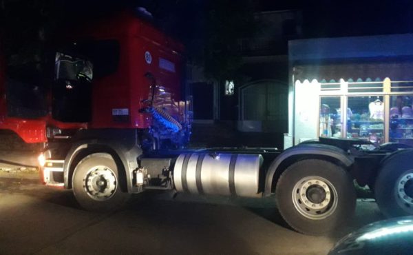 El tractor que fue demorado en la ciudad de Pergamino por policia de esa ciudad que colaboro en la causa