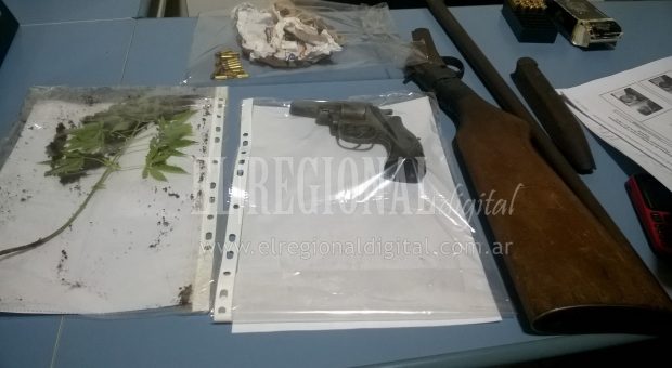Armas y planta de marihuana incautada por Policia de 9 de Julio