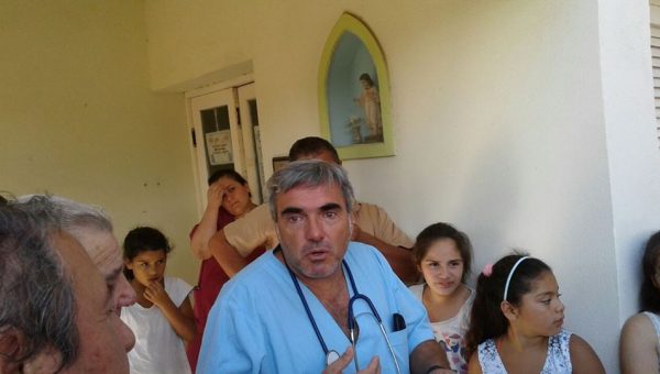 Con lagrimas en sus ojos el Dr Simonelli recibio el apoyo de toda la comunidad de La Niña