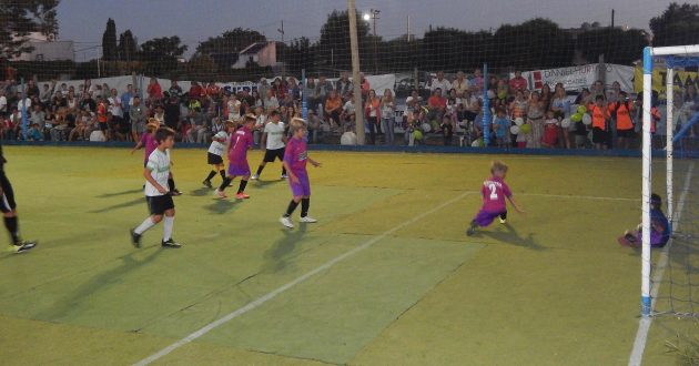 El arquero de Croquer Texturizado en categoria 2008 logra contener la pelota