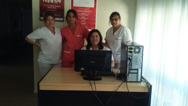 Personal del Hospital Manuel Arce juntoa la nueva PC