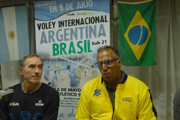 Alejandro Grossi y Nery Tambeiro en dialogo con la prensa local