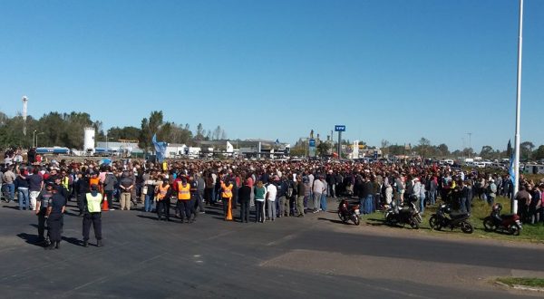 Mas de dos mil personas salieron a la ruta en Villegas -foto Noticias en el face