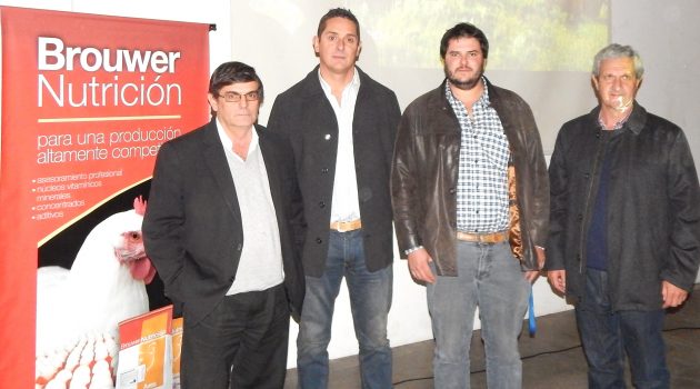 Gonzalo Crespo junto a integrantes de Brouwer Nutricion y Carlos Seggiaro