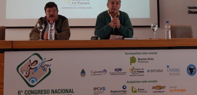 Jorge Dillon y Dardo Chiesa durante el primer panel