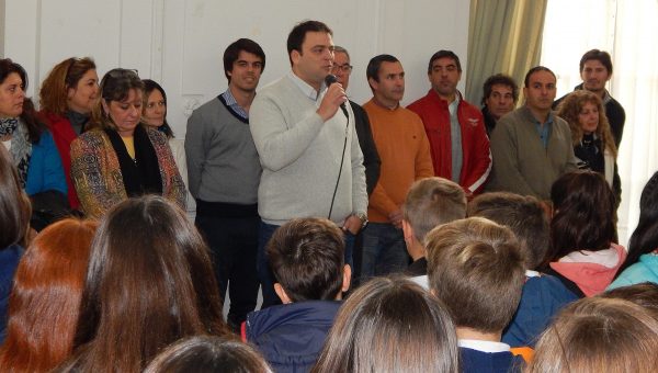 Mariano Barroso dirigiendose a los alumnos