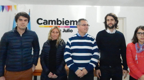 Barbieri, Bonello, Spinetta junto a Leandro Blanco y Josefina Mendoza en el local de Cambiemos 9 de Julio