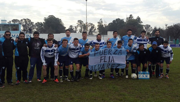 El plantel de primera division y cuerpo tecnico acompañaron a la familia Alvarez