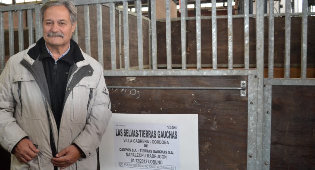 Jorge Villalba pegado al Box de Napaleufu Madrugon en Palermo