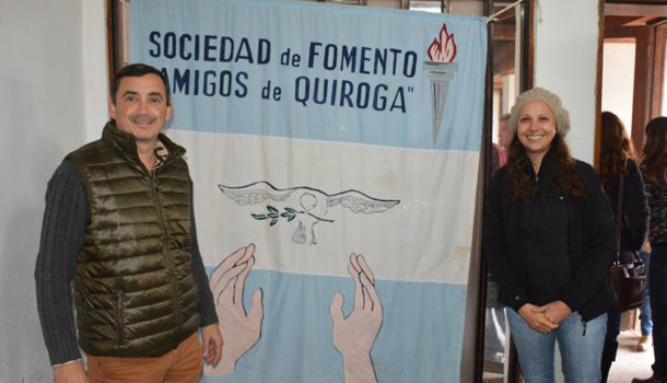 Patricia Gorza y Santiago Falco encabeza una de las listas a concejales de 1Pais, durante su visita a Quiroga