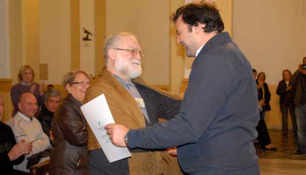 Barroso procedió a la entrega de un decreto municipal