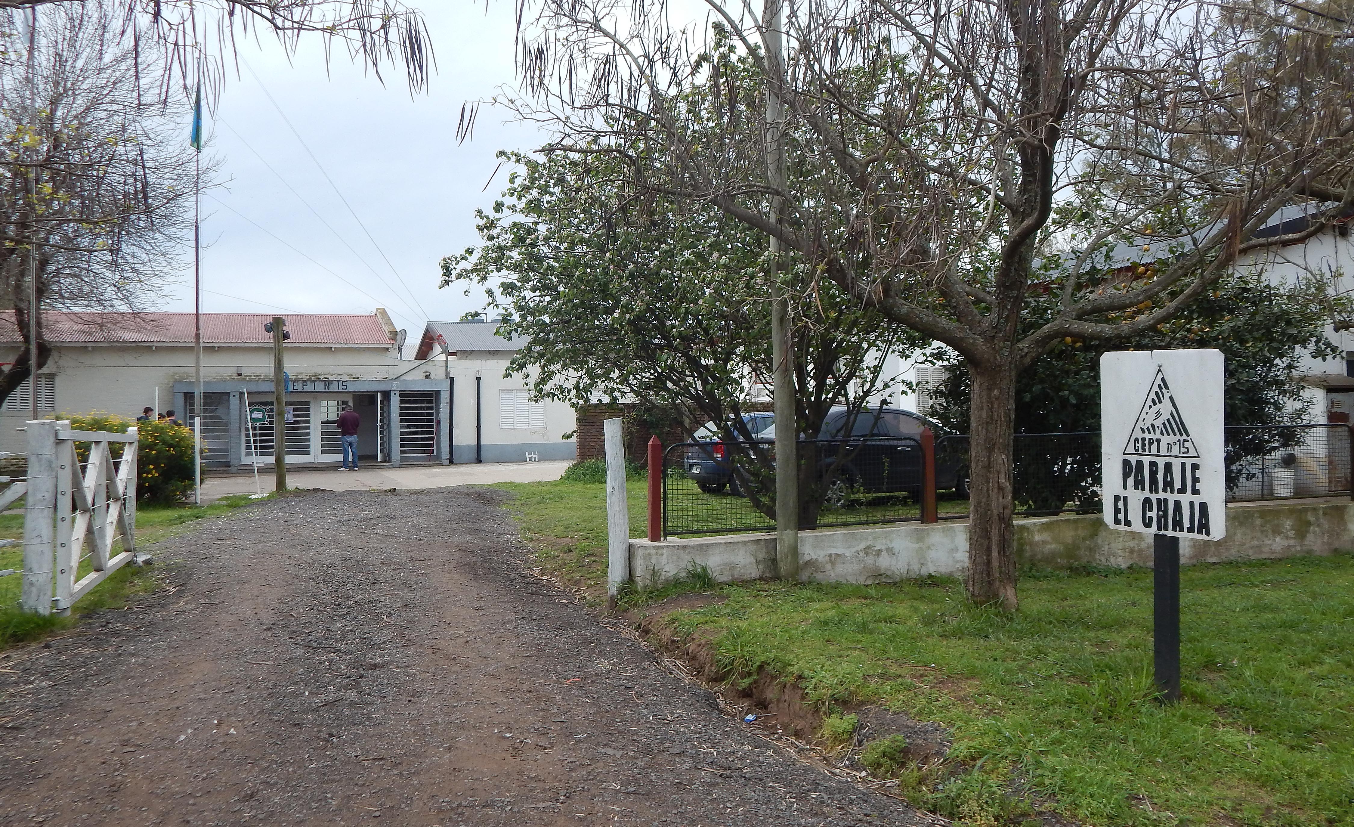 Ante el avance del agua, se evacua el Colegio CEPT 15 «El Chajá»