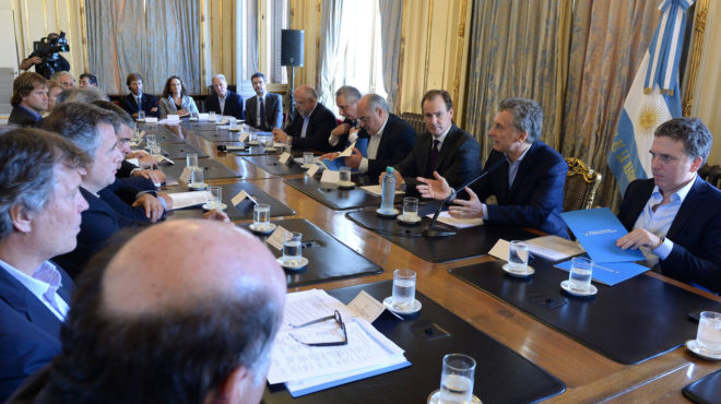 Macri junto a gobernadores de la mesopotamia y representantes de la cadena foresto industrial