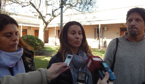 Marcia Molinari junto a Eliana Moro y Marcos Galvani durante el anuncio