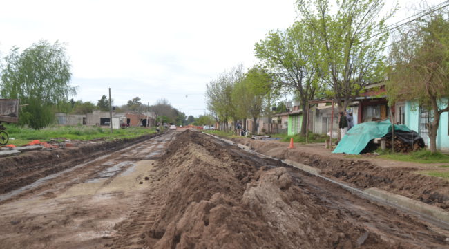 Trabajos sobre calle Azcuenga y que beneficiara a los vecinos del lugar