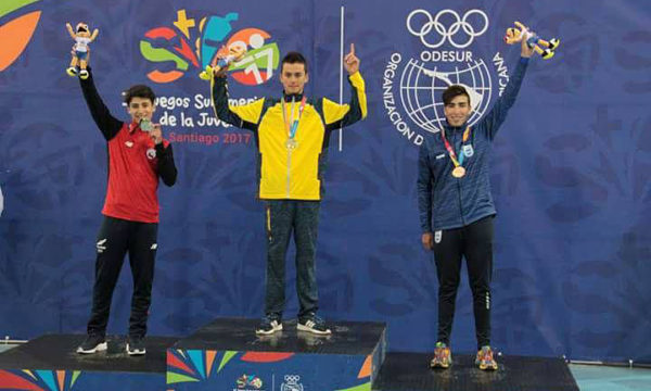 Corro con su medalla de Bronce