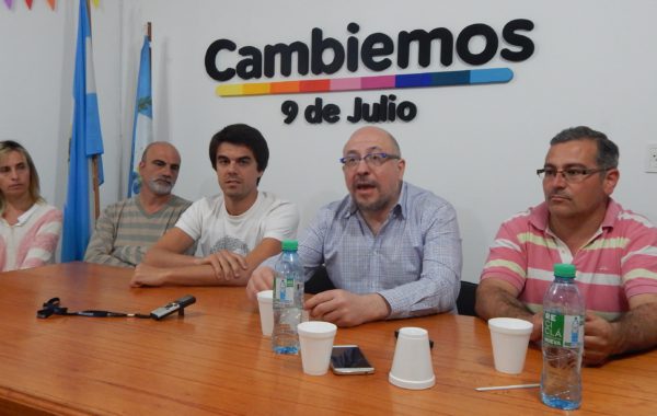 Fabio Quetglas junto a candidatos de Cambiemos en dialogo con la prensa