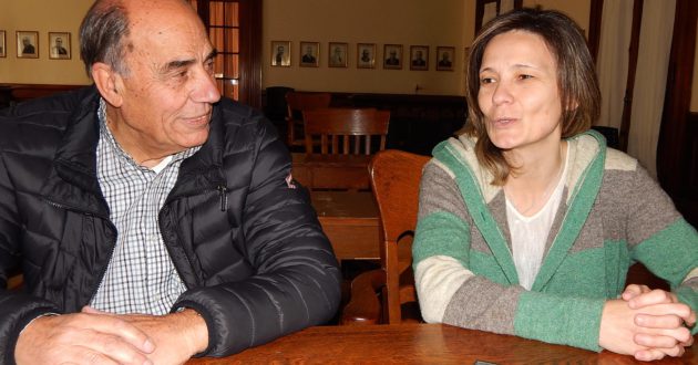 Maria Jose Gentile y Horacio Baglieto durante su pedido a los vecinos