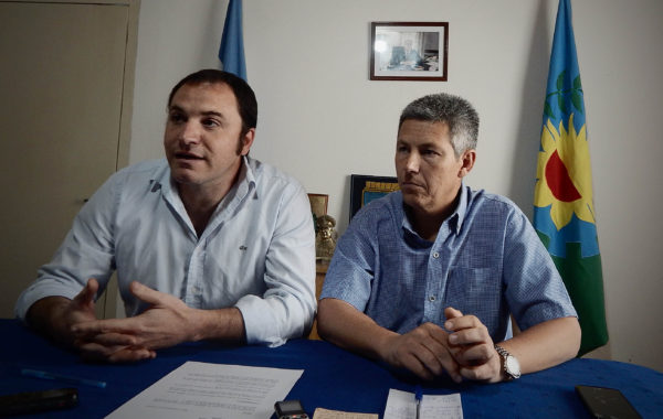 Martin Banchero junto a Capriroli durante el dialogo con la prensa