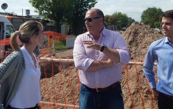 Sanchez visito la obra de desagüe pluvial en el Barrio 2 de Abril