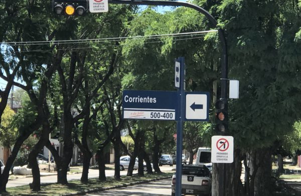 Nuevos semaforos en Pironio y Corrientes y no se podra doblar a la izquierda