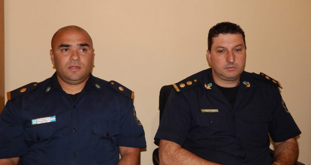 Sub Comisario Maccarino junto al Jefe de la Policia Comunal, Comisario Vazquez