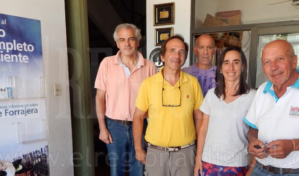 El Ing Ventimiglia junto a los agronomos, Paula Ferrere, Hector Carta, Pablo Richmond y Sergio Rillo
