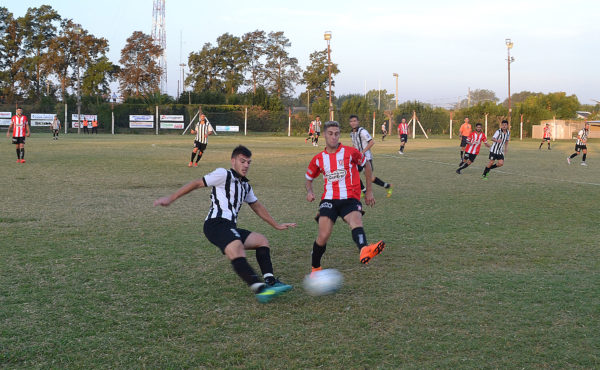 Tramo del partido entre Atletico 9 de Julio y Mariano Moreno