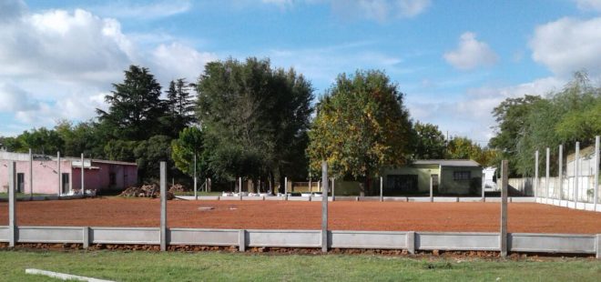 Canchas de tenis que se construyen en Agustin Alvarez