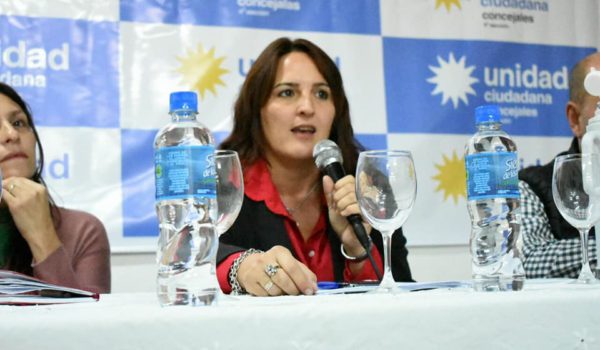 Senadora Defunchio durante su exposición en el encuentro en Bragado