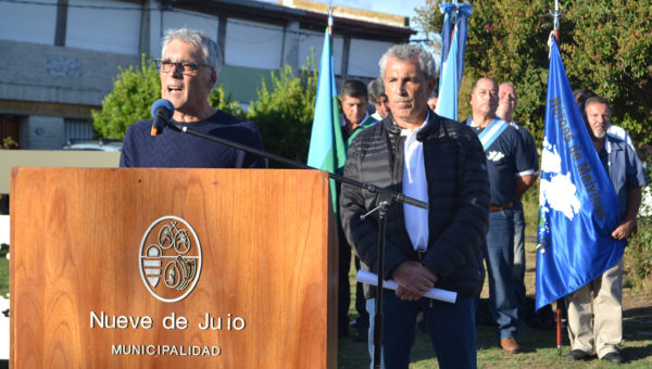 Sergio Brangeri y Guillermo Cristobal junto a los ex combatientes
