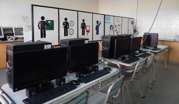 La Sala de Informatica fue equipada con 10 maquinas provistas por el Municipio con dinero del Fondo Educativo