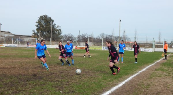 Tramo del partido de Futbol Femenino entre San Martin y French
