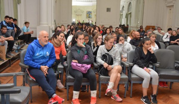 Deportistas y profesores que viajan a Mar del Plata