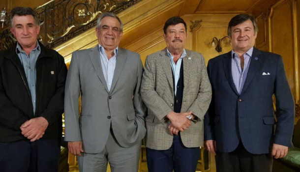 Carlos Achetoni de FAA, Carlos Iannzinotto de Coninagro, Dardo Chiesa de CRA y Daniel Pelegrina de SRA