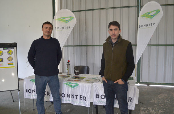 Ingenieros Ezequiel Odello y Pedro Di Benedetto integrantes de Bonnter en la jornada de Tomas Hnos