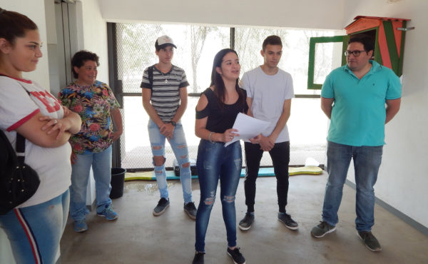 Camila Barreto explicando el proyecto
