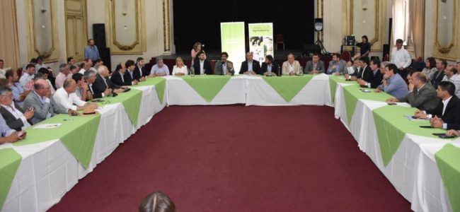 Instancia de la presentacion del DUT a funcionarios municipales de la provincia de Buenos Aires