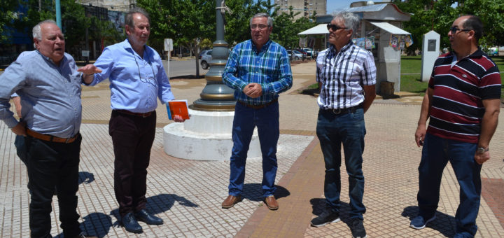 Julio Bordone, Miguel Benitez y Sergio Brangeri junto a un ex Sub Oficial del Ejercito