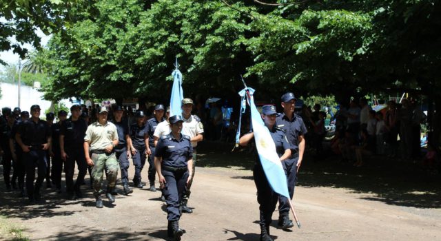 Efectivos de Policía Comunal de 9 de Julio en el desfile del ultimo aniversario de la localidad de French
