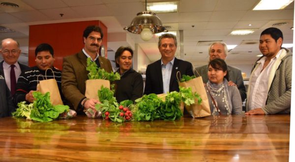 Productores bonaerenses junto al Ministro de Agro Industria Sarquis junto a su par de la Secretaria de Agro Industria de Nacion