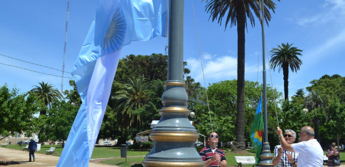 Realizaron el Izamiento de la bandera nacional en Plaza Gral Belgrano