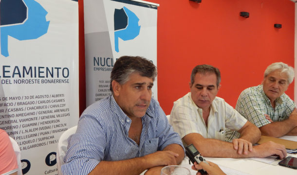 Ricardo Sacco, Carlos Cappelletti y Luis Valinoti en dialogo con el periodismo local