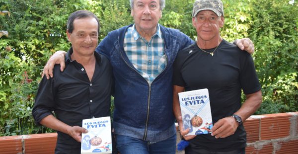 Compañeros de Maradona de Fiorito, Juan Carlos Montaña y Gregorio Goyo Carrizo, con Guillermo Blanco