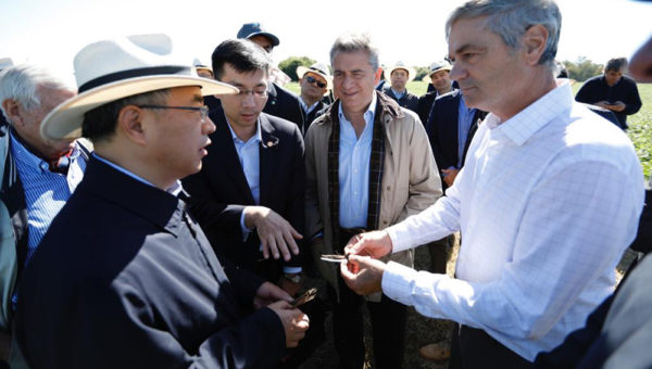 Santiago del Solar dialoga con el funcionario de la Republica Popular de China