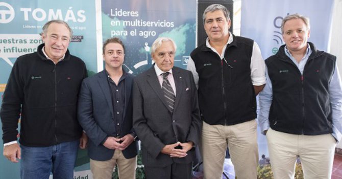 Integrantes de Tomas Hnos junto a Hernan Garcia y Rosendo Fraga en Lincoln