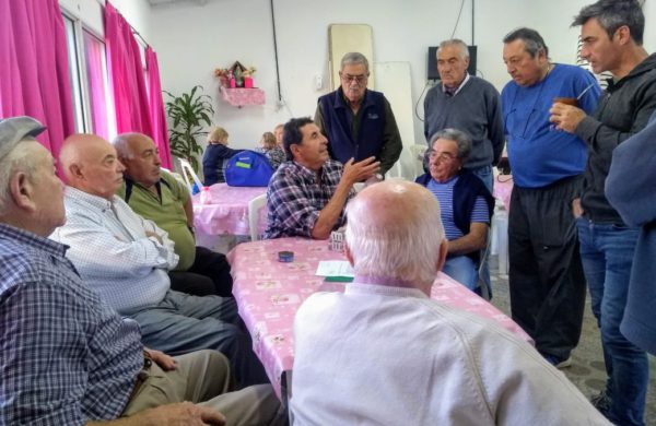Integrantes de la Asociacion de Tejo en reunion con el Concejal Rodriguez