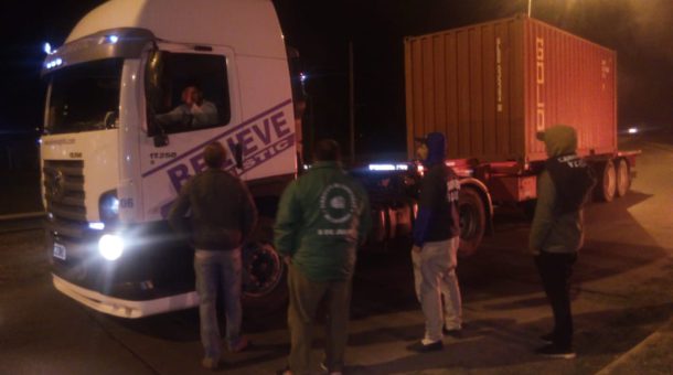 Un grupo de camioneros de 9 de julio le solicitan a su par la solidaridad