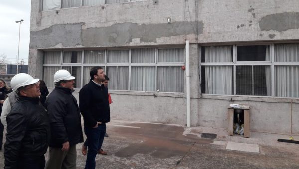 Barroso junto al Constructor y el Arquitecto del Consejo Escolar visitando la obra
